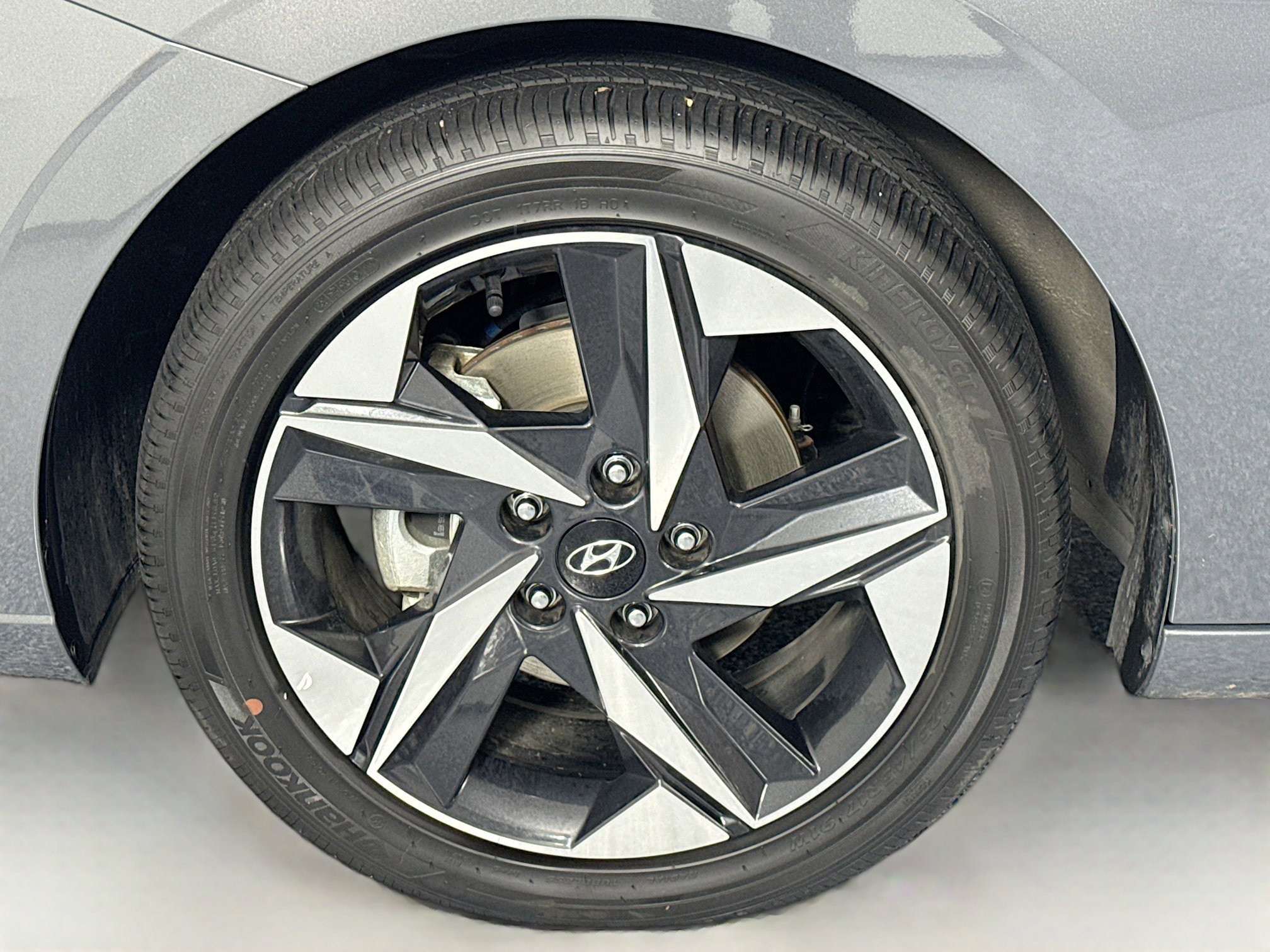 Used 2023 Hyundai Elantra Limited w/ Preferred Accessory Package FWD image 32