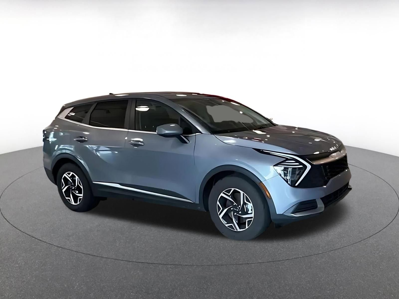 Used 2025 Kia Sportage LX FWD image 2