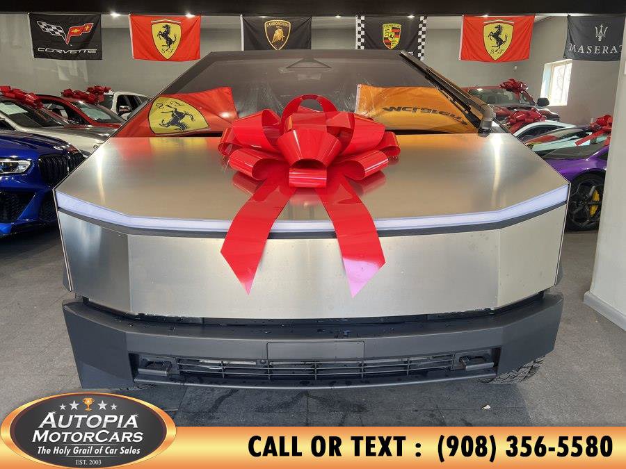 Used 2025 Tesla Cybertruck AWD Crew Cab image 7