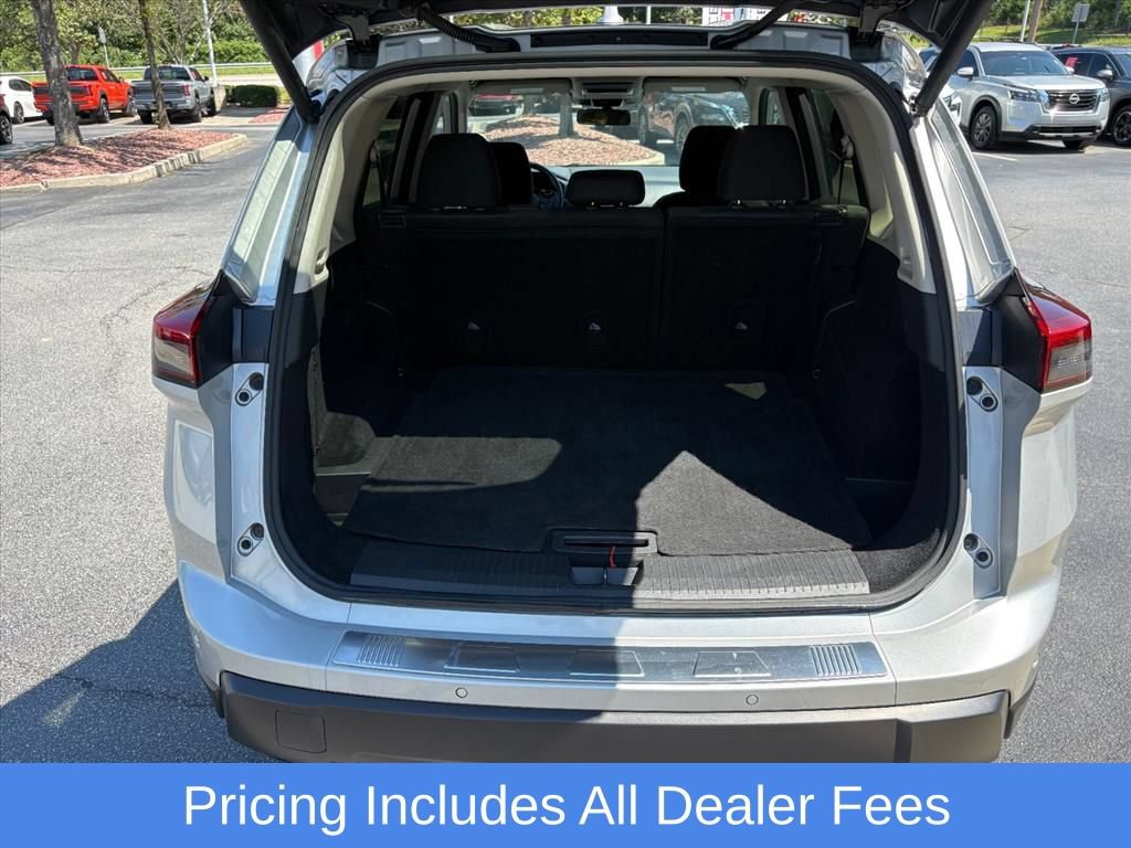 Used 2025 Nissan Rogue SV AWD/4WD image 26