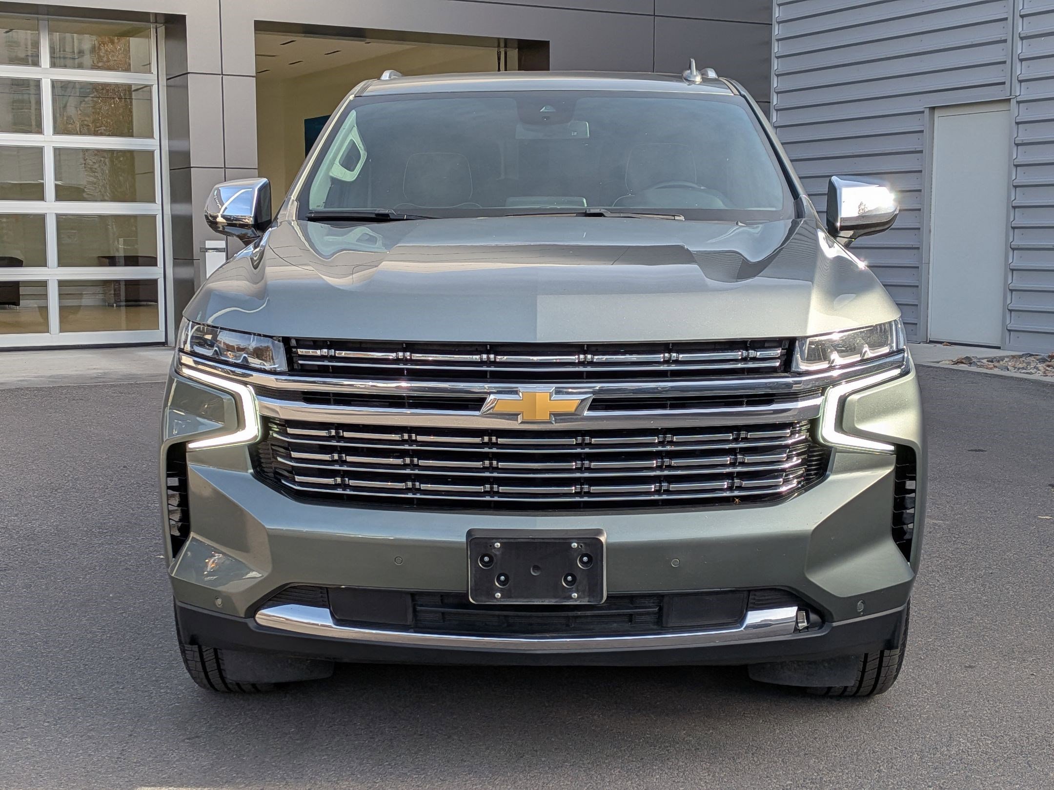 Used 2023 Chevrolet Suburban Premier image 9