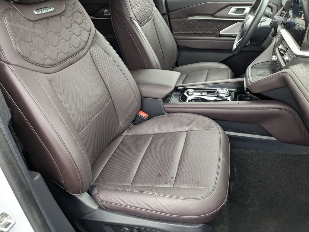 Used 2025 Ford Explorer Platinum w/ LUX Leather Package AWD/4WD image 35