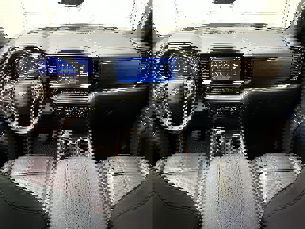 Certified 2024 Chevrolet Silverado 1500 High Country w/ Technology Package image 4