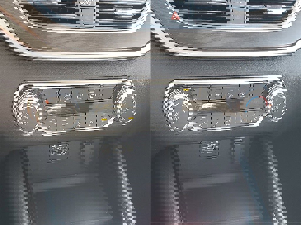 Used 2024 Nissan Altima 2.5 SV image 18