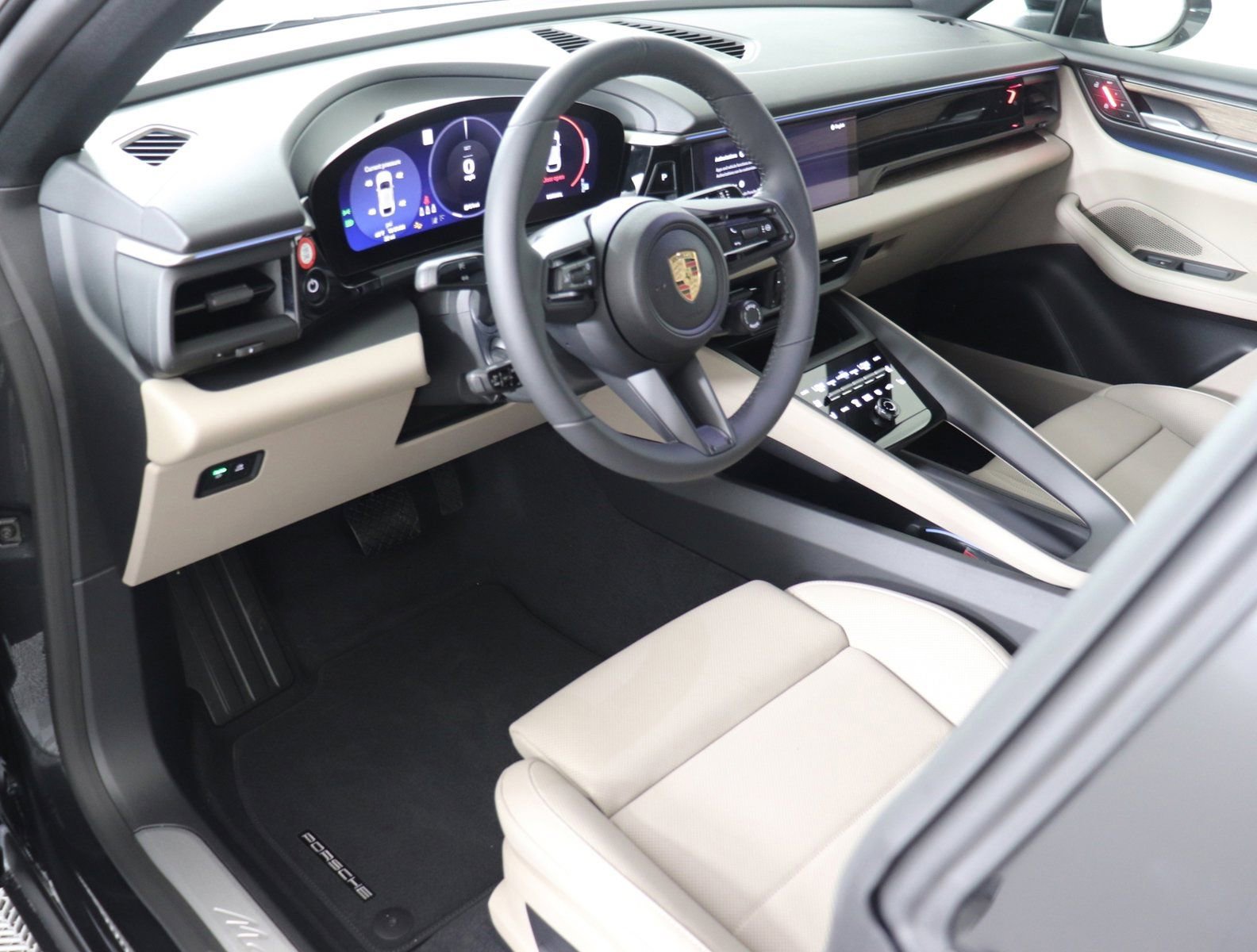 Certified 2025 Porsche Macan Electric RWD image 4