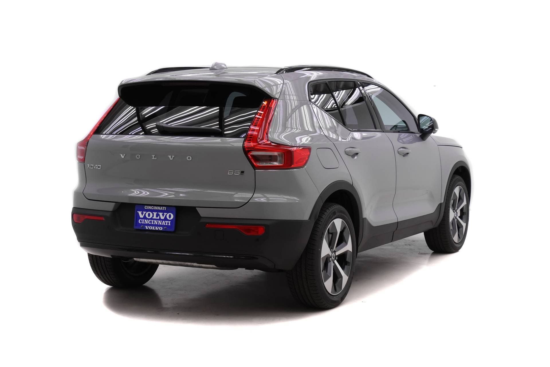 New 2026 Volvo XC40 B5 Plus w/ Protection Package Premier AWD/4WD image 5