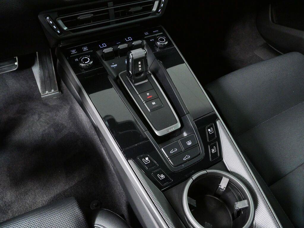 Used 2023 Porsche 911 Carrera RWD image 18