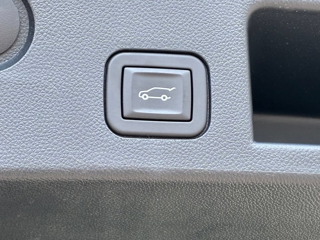 Used 2025 Chevrolet Equinox LT w/ Convenience Package II FWD image 30