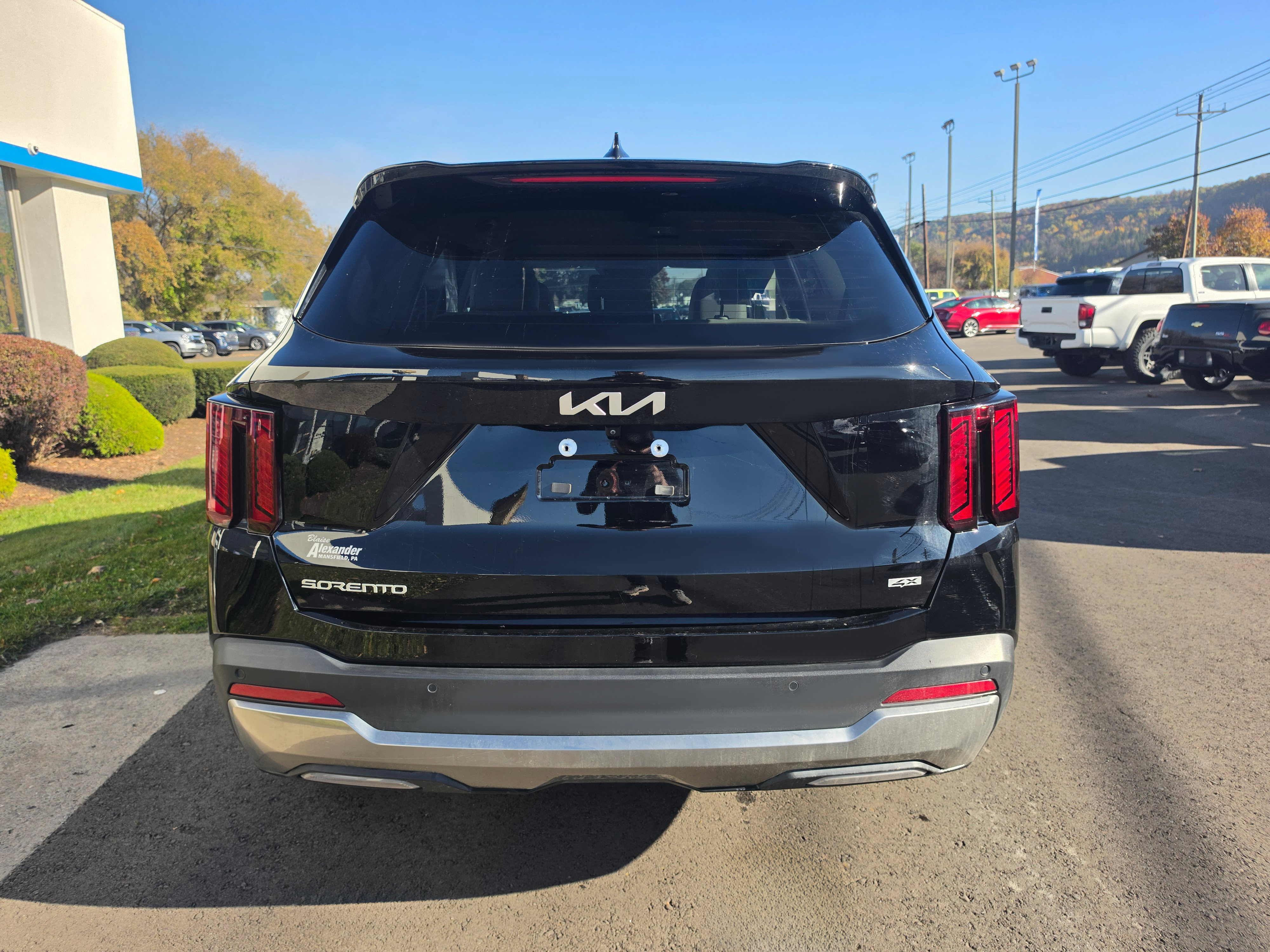 Used 2025 Kia Sorento S AWD/4WD image 4