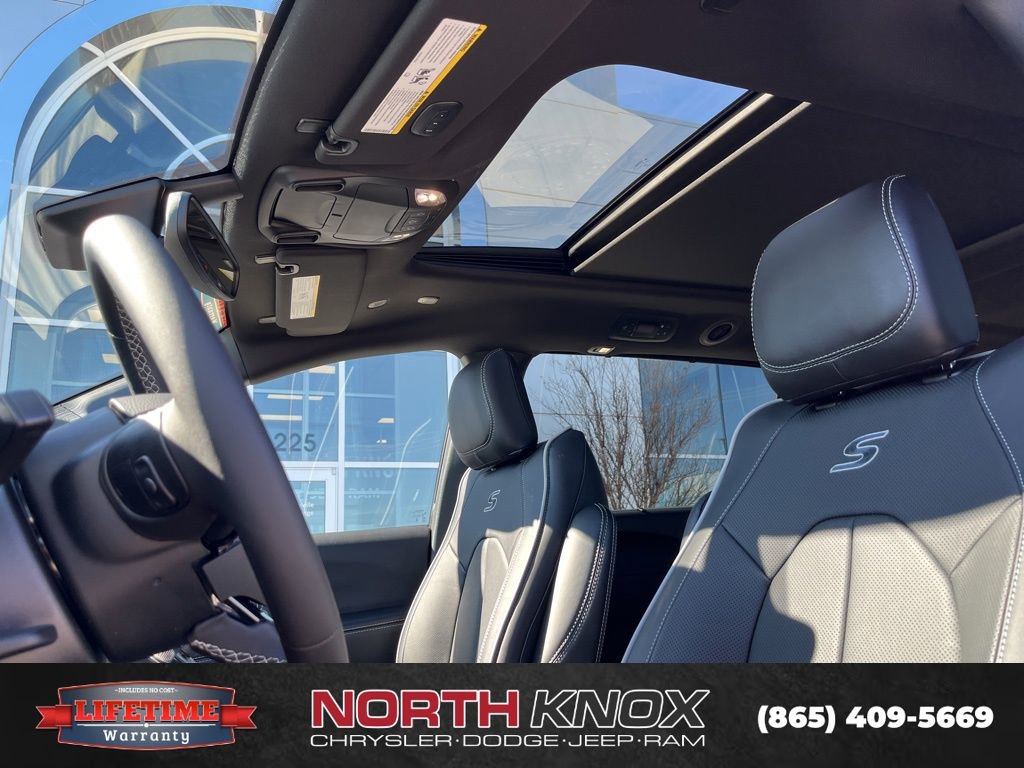 New 2026 Chrysler Pacifica Limited image 13