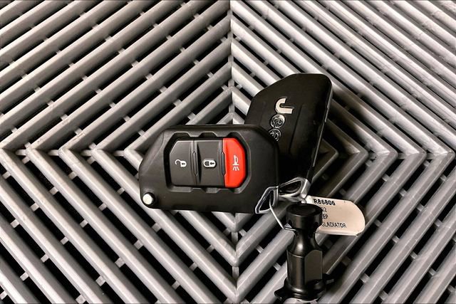 Used 2022 Jeep Gladiator Overland w/ Popular Equipment Package image 12