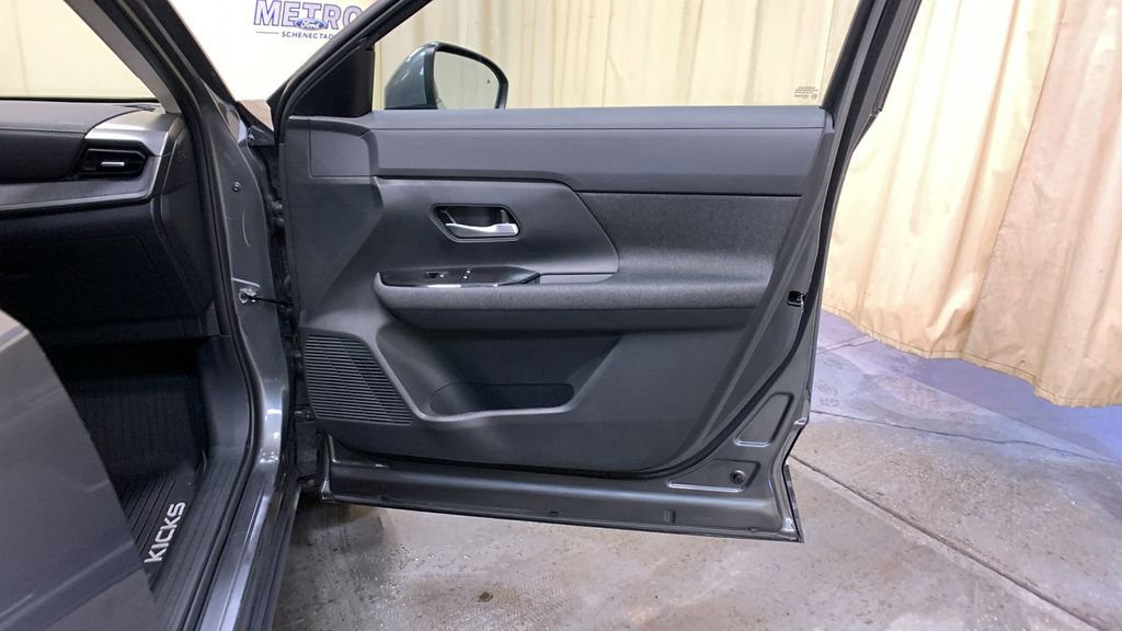 Used 2025 Nissan Kicks SV w/ SV Premium Package image 10