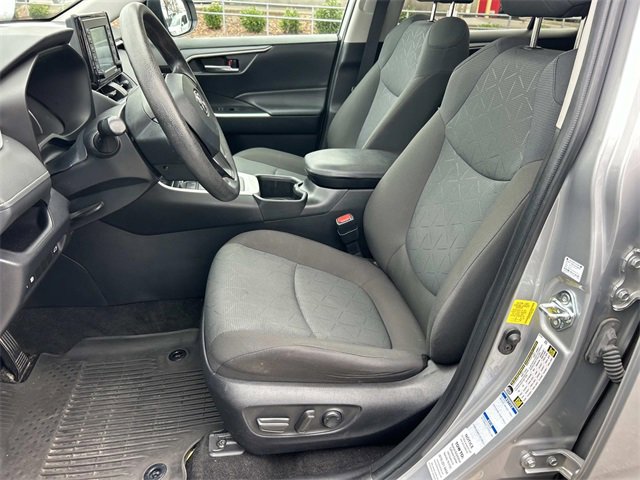 Used 2022 Toyota RAV4 XLE image 32