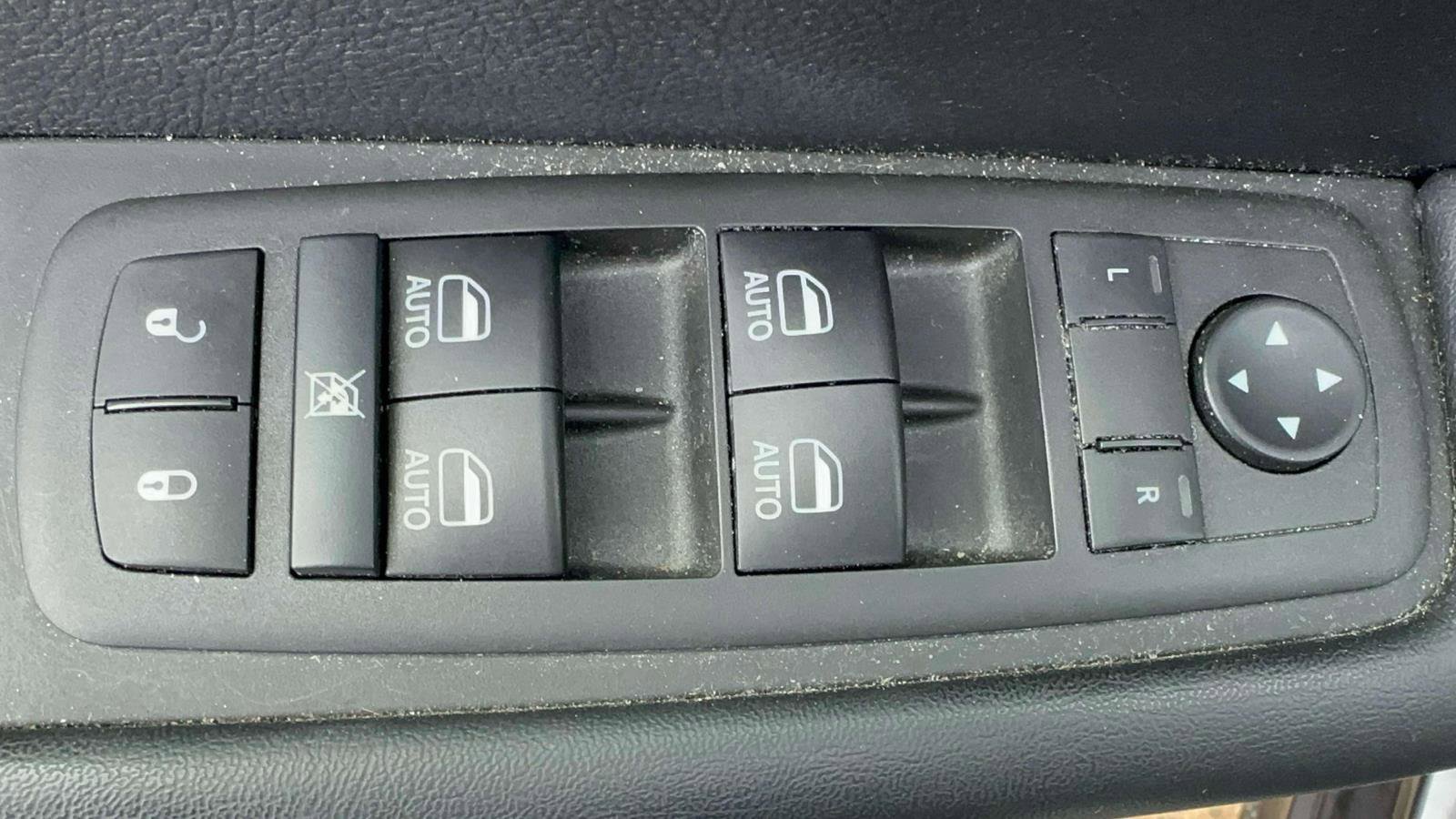 Used 2022 Chrysler Pacifica Limited w/ S Appearance Package image 13