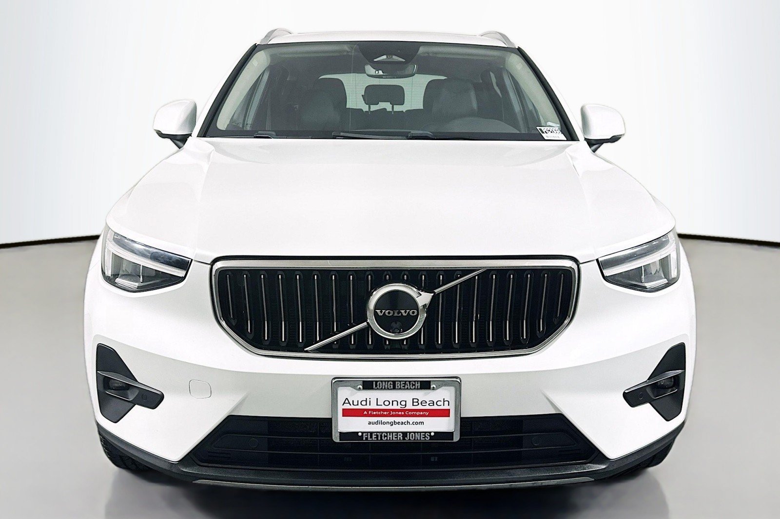 Used 2023 Volvo XC40 B5 Plus AWD/4WD image 2