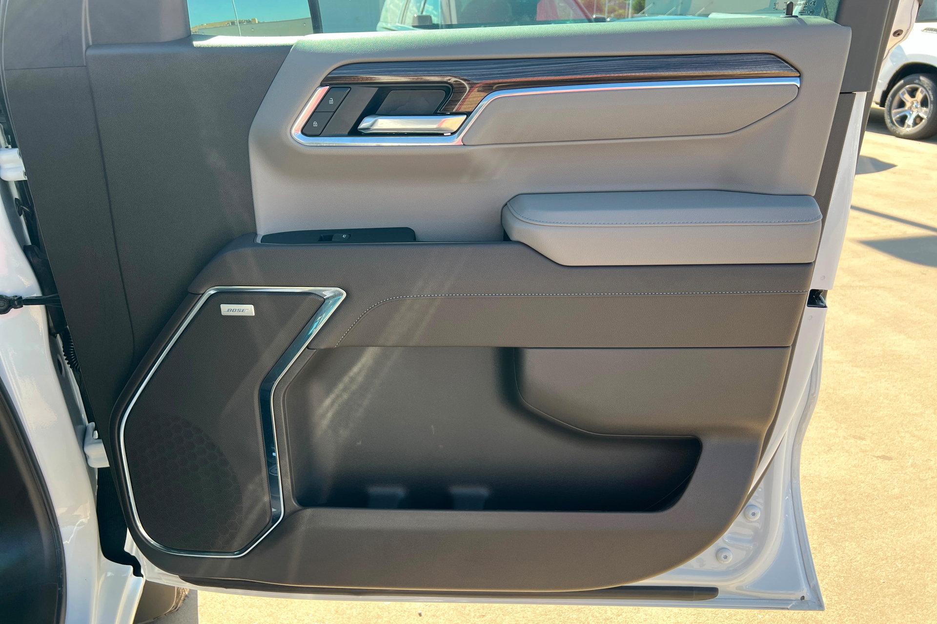 Used 2025 Chevrolet Silverado 1500 LT Trail Boss w/ Convenience Package II AWD/4WD image 24
