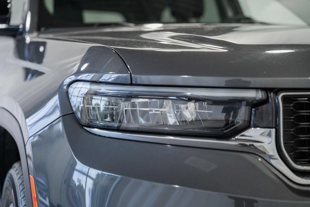 Used 2023 Jeep Grand Cherokee Limited AWD/4WD image 13