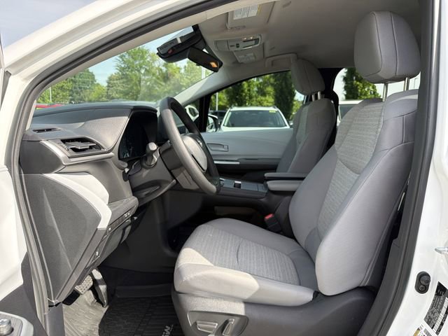 Used 2025 Toyota Sienna LE FWD image 11