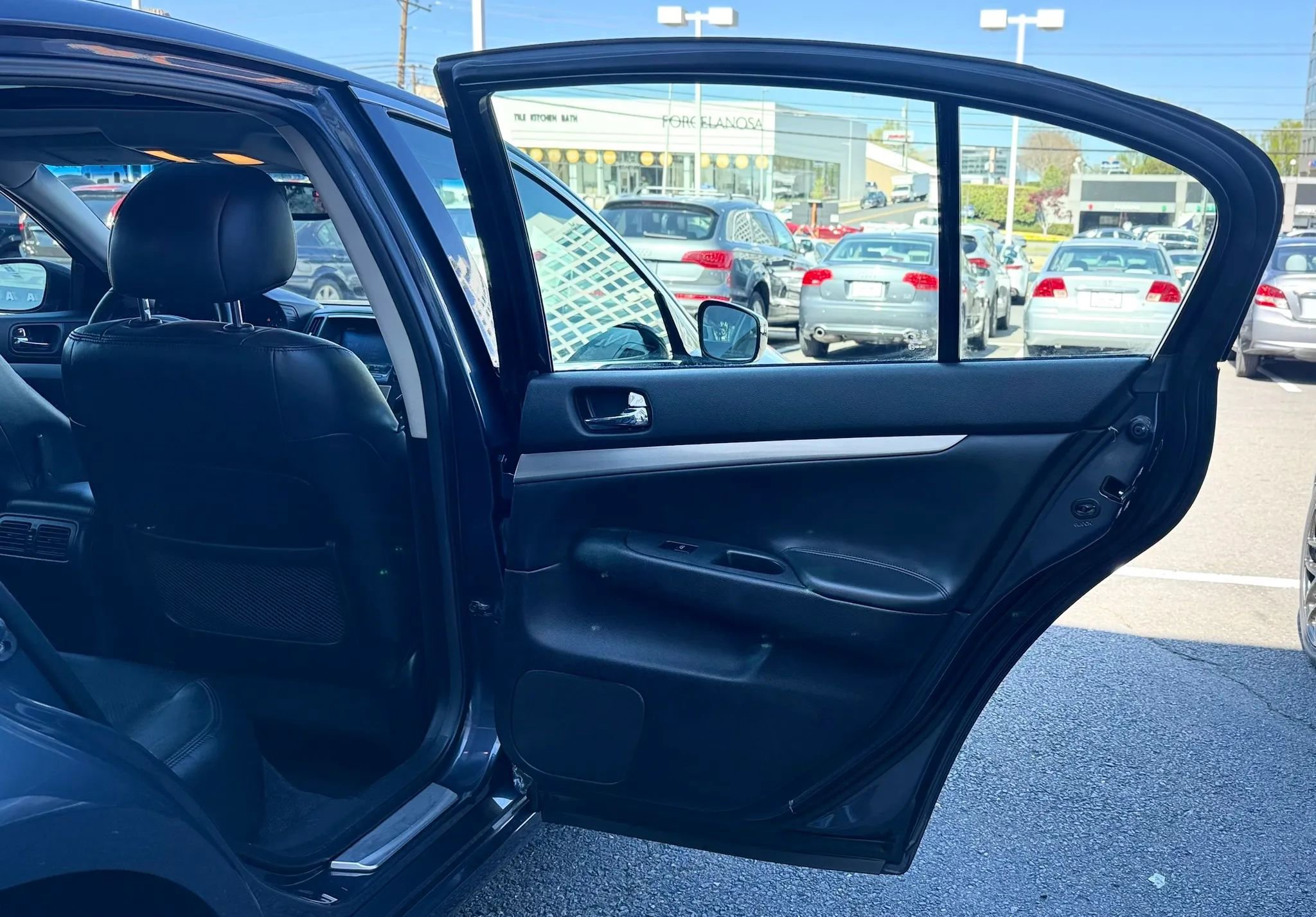 Used 2011 INFINITI G37 x Sedan w/ Premium Pkg image 30