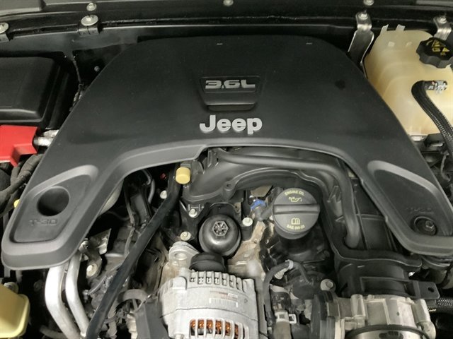 Used 2018 Jeep Wrangler Rubicon w/ Steel Bumper Group image 9