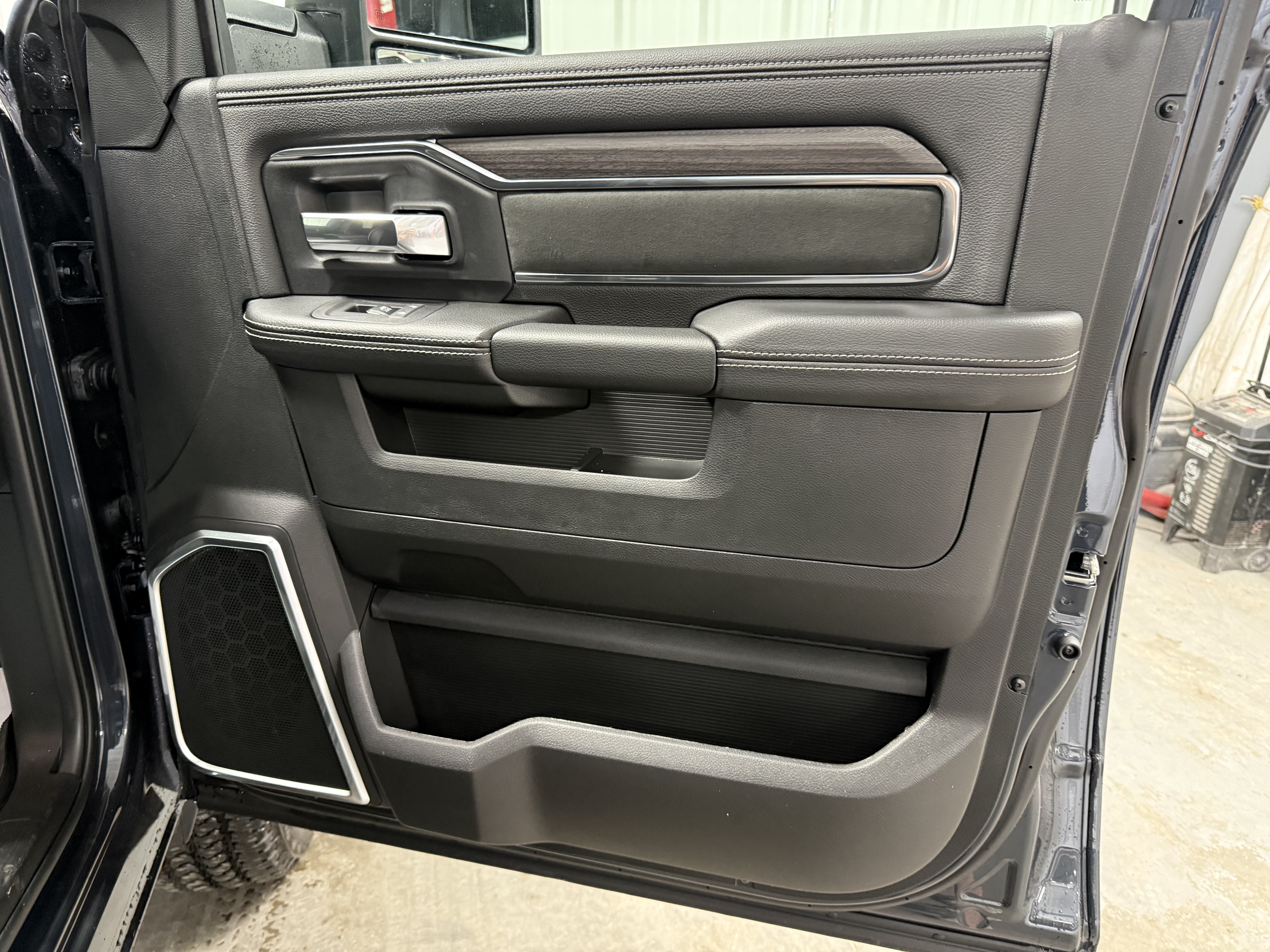 New 2026 RAM 2500 Laramie AWD/4WD image 8