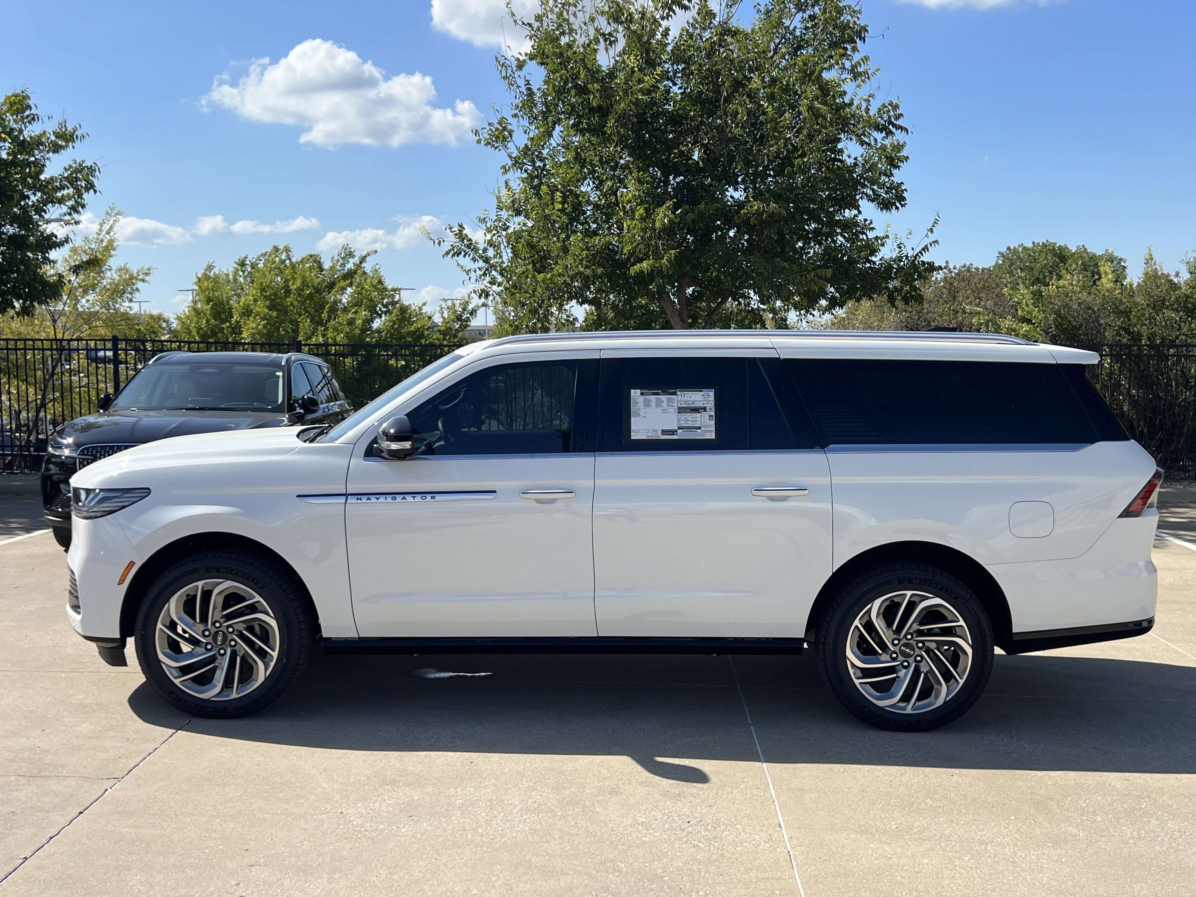 New 2027 Lincoln Navigator L Reserve AWD/4WD image 4