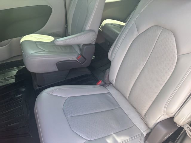 Used 2021 Chrysler Pacifica Touring-L FWD image 28