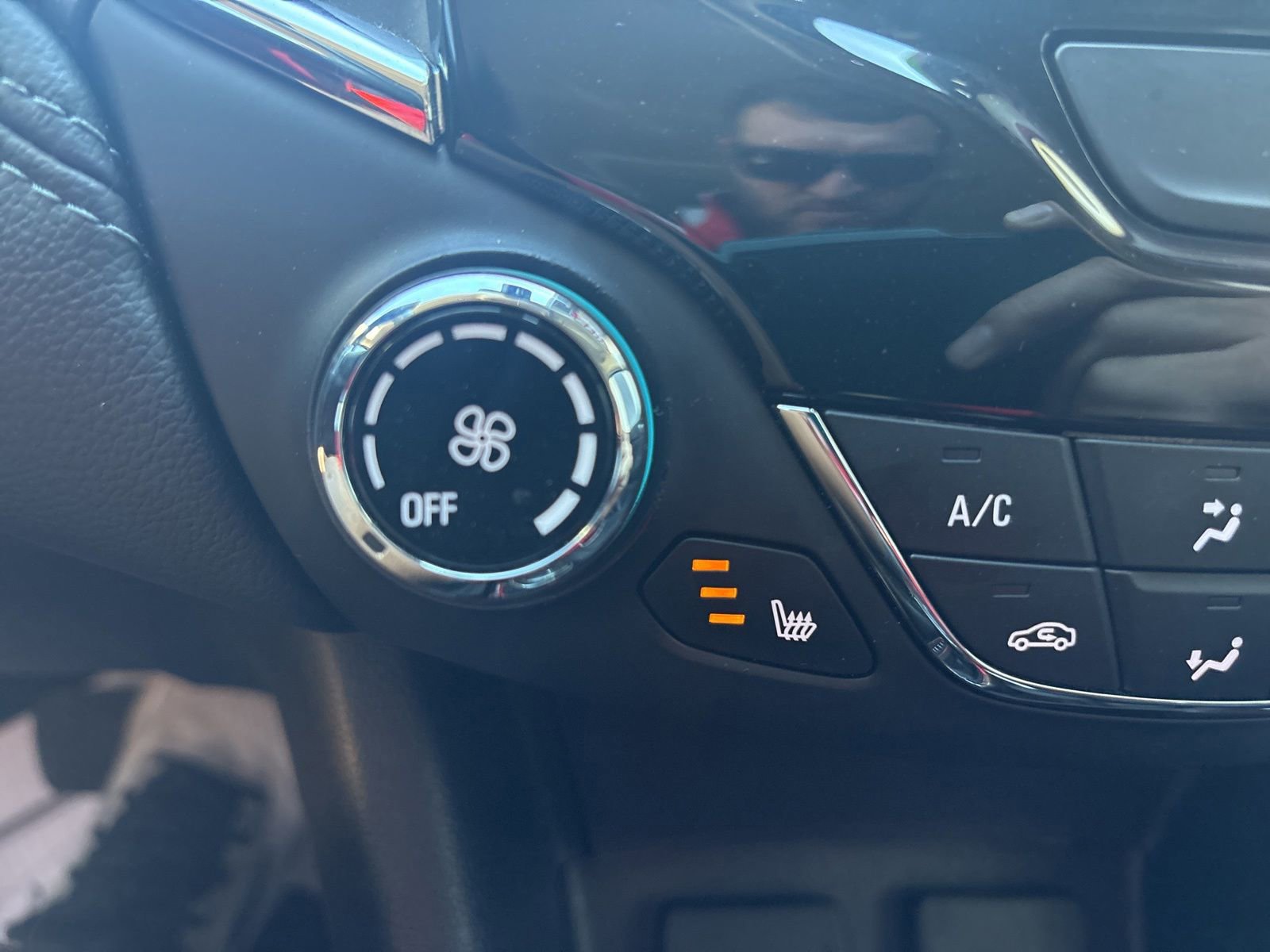 Used 2017 Chevrolet Cruze Premier FWD image 27