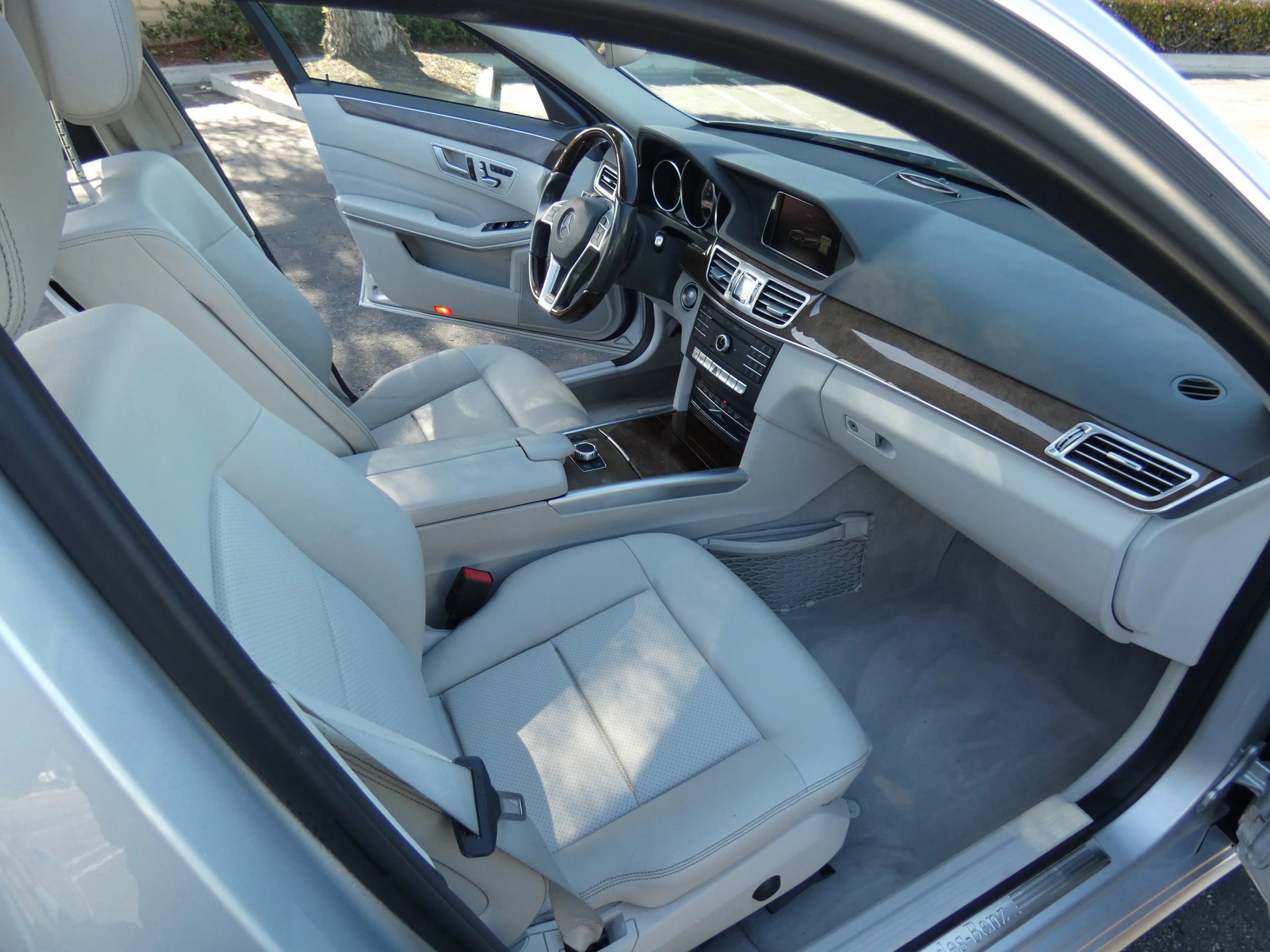 Used 2016 Mercedes-Benz E 350 Sedan w/ Premium Package image 21