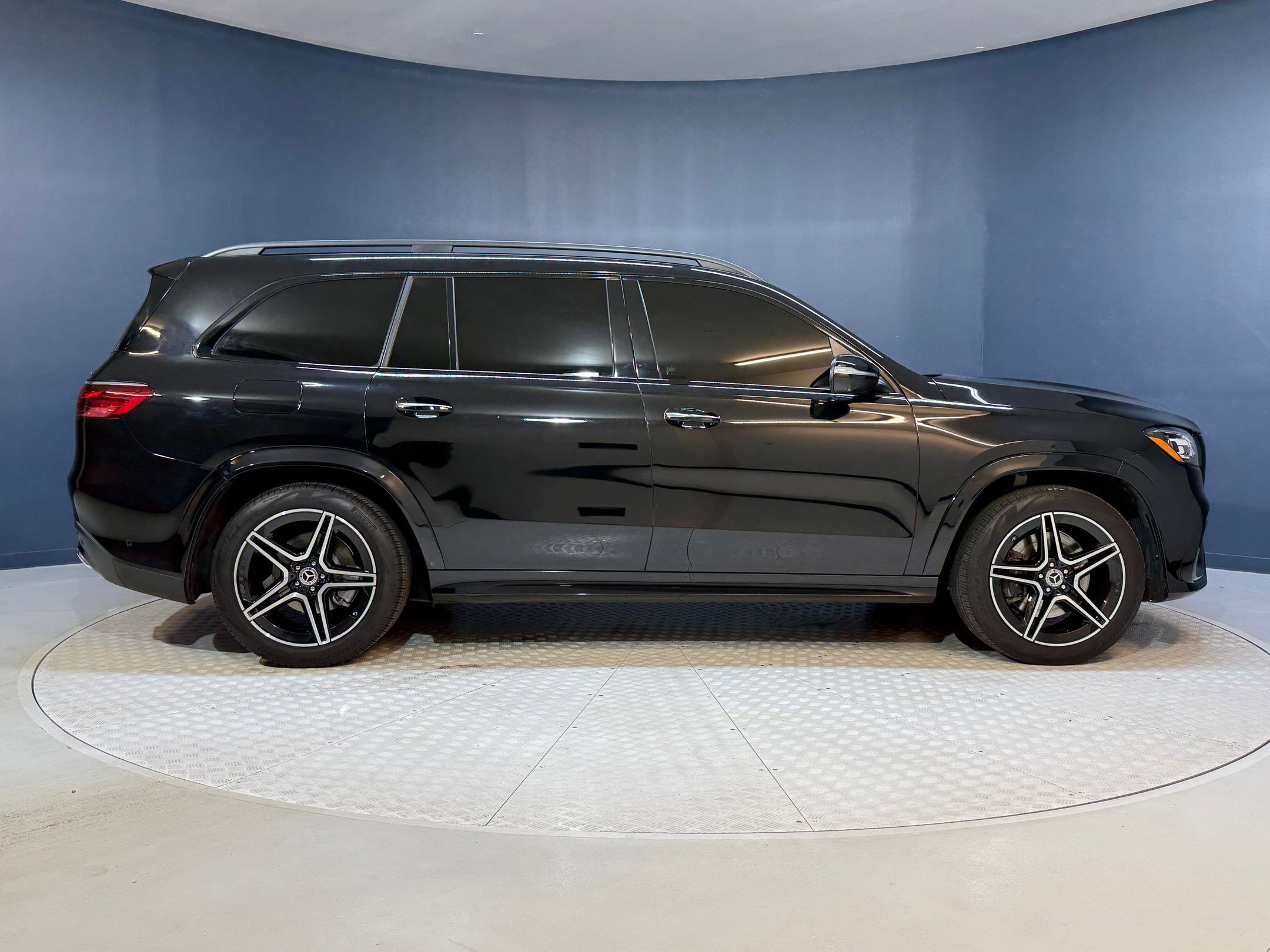 Used 2024 Mercedes-Benz GLS 450 4MATIC image 8