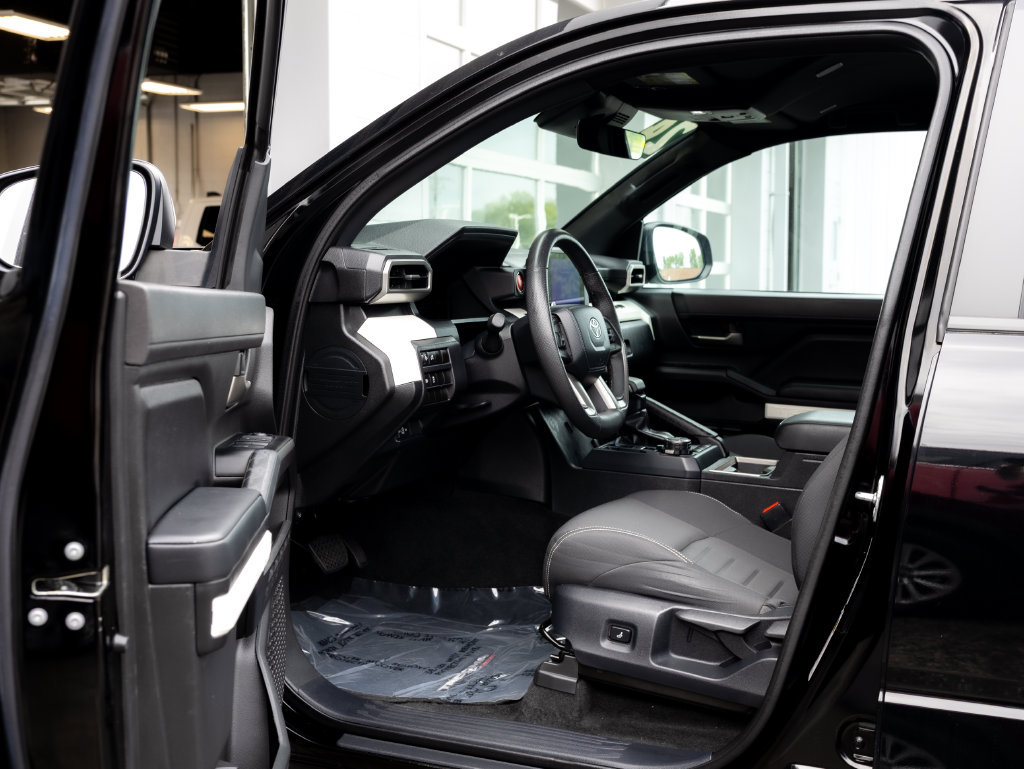 Used 2024 Toyota Tacoma TRD Off-Road AWD/4WD image 32