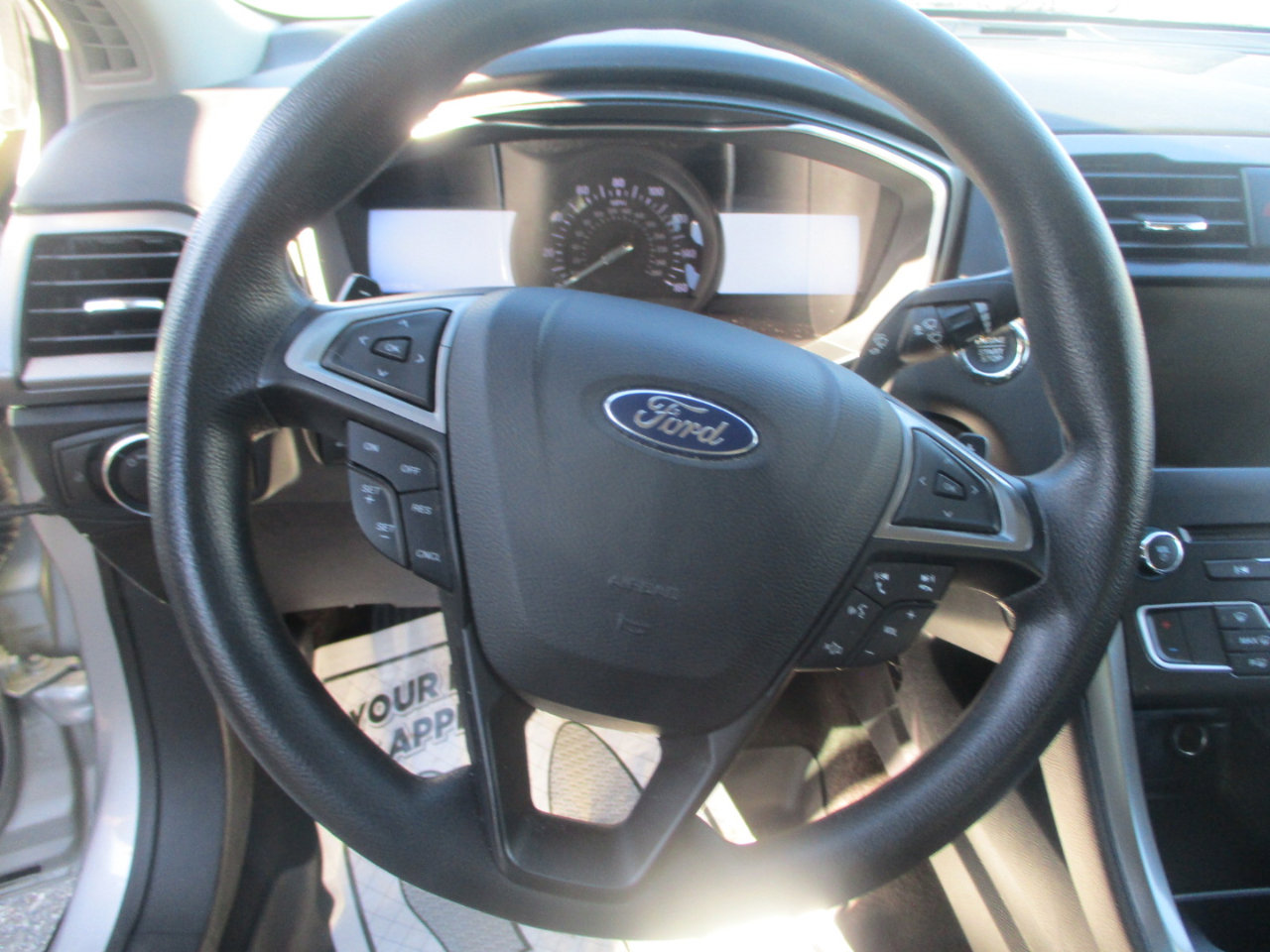 Used 2017 Ford Fusion SE w/ Fusion SE Technology Package image 12