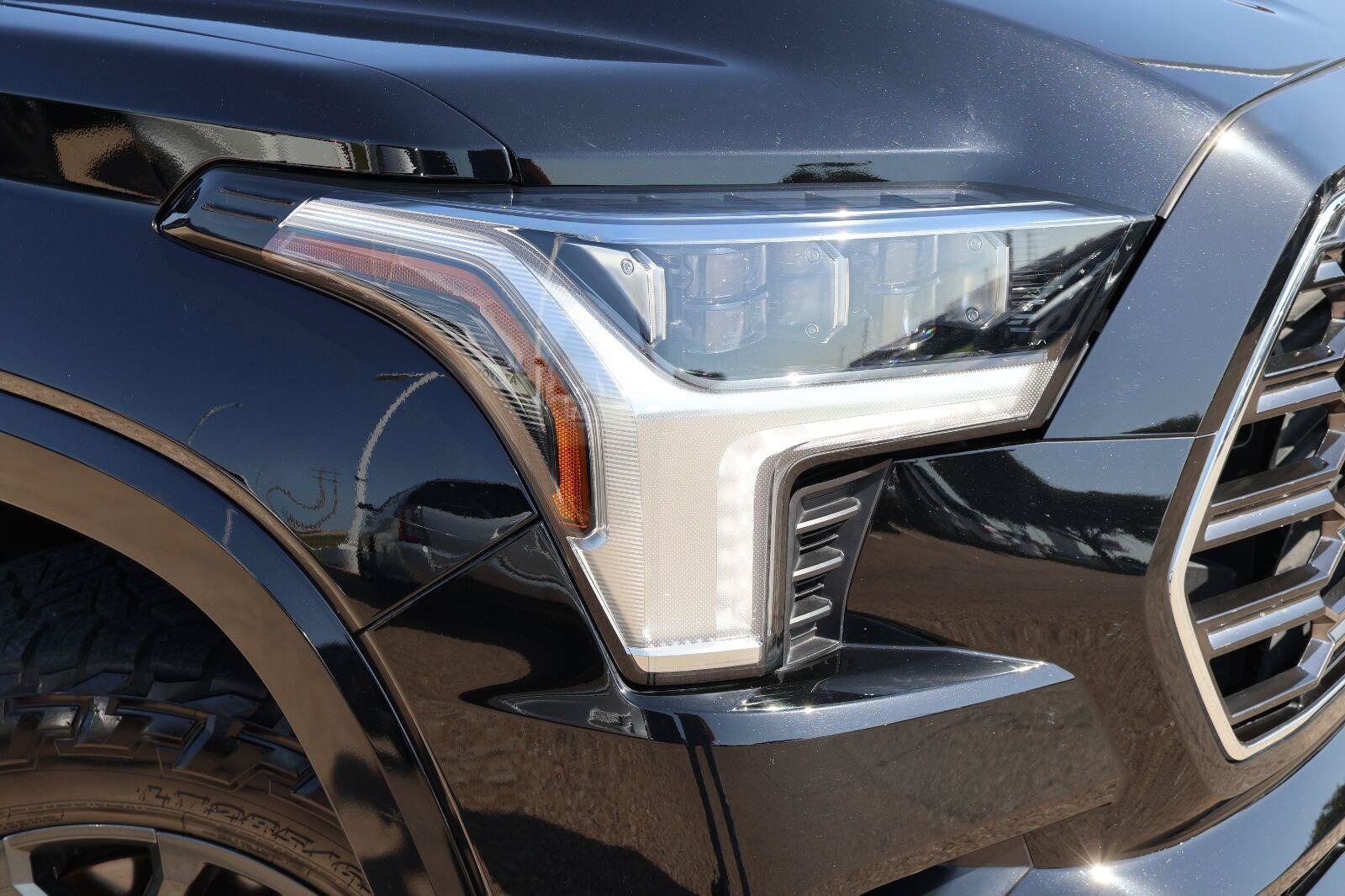 Used 2025 Toyota Sequoia Platinum AWD/4WD image 10