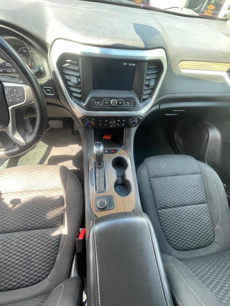 Used 2018 GMC Acadia SLE AWD/4WD image 2