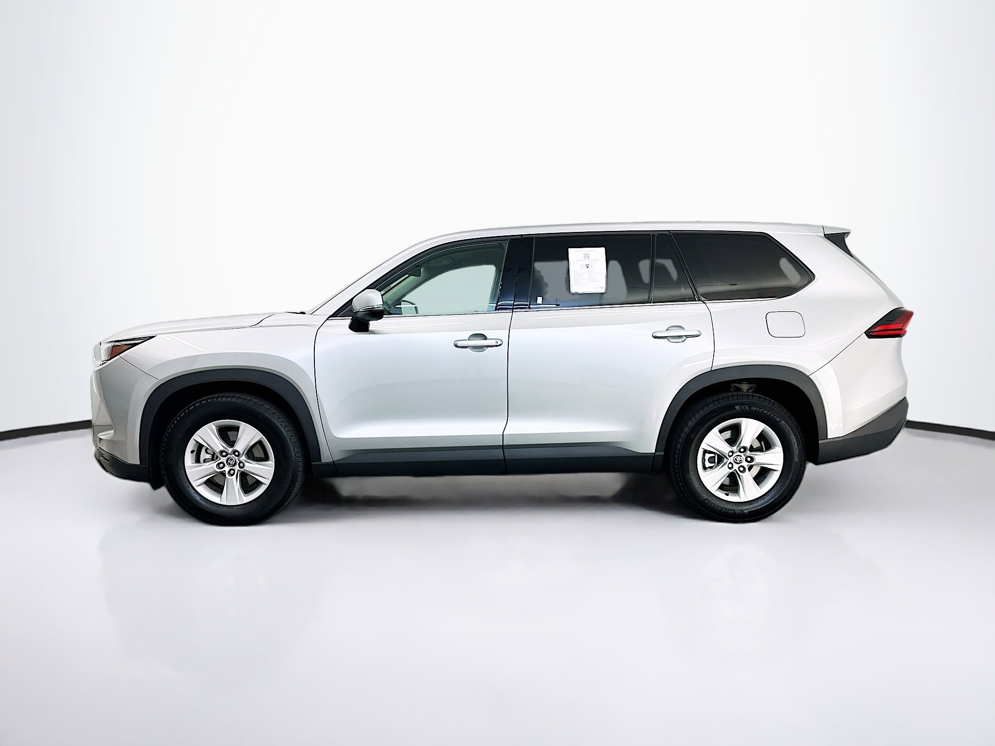 Used 2025 Toyota Grand Highlander AWD image 4