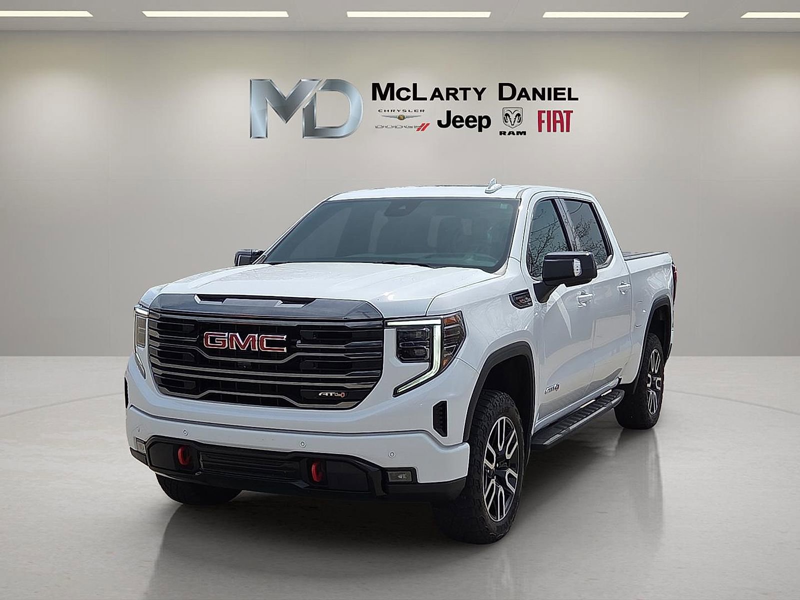 Used 2024 GMC Sierra 1500 AT4 w/ Technology Package image 2