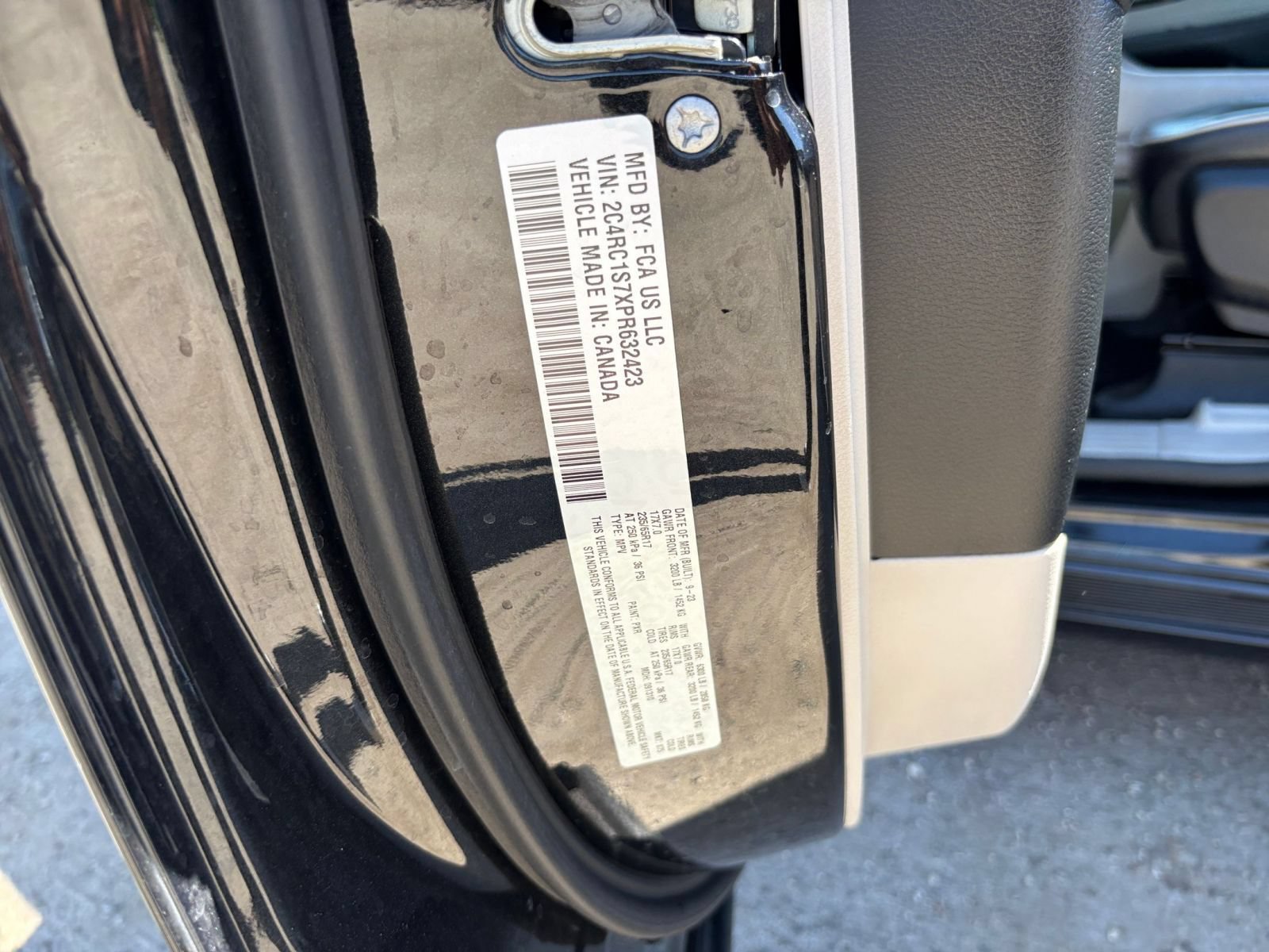 Used 2023 Chrysler Pacifica Limited FWD image 33