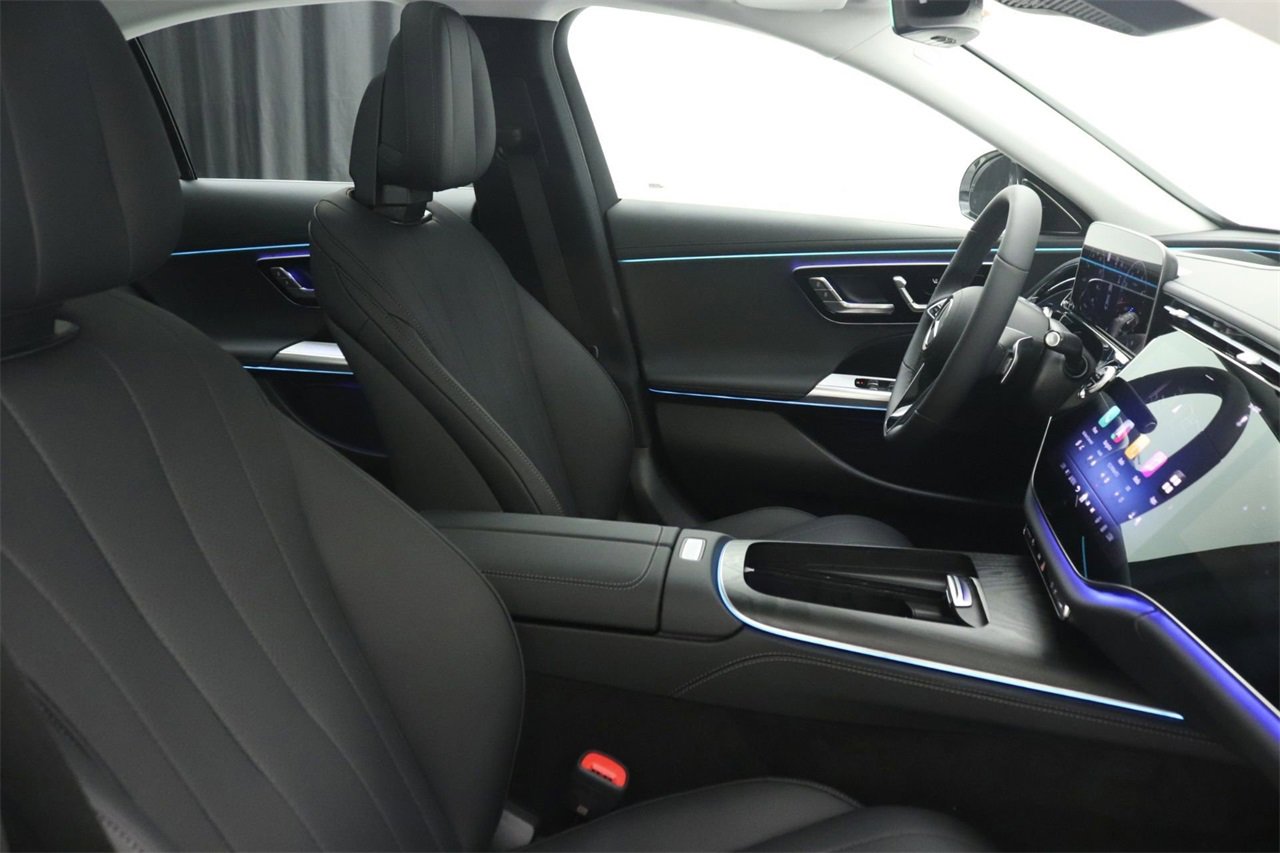 Used 2025 Mercedes-Benz E 350 4MATIC Sedan image 9