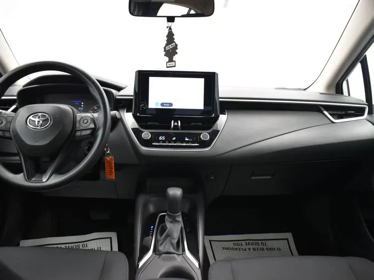 Used 2025 Toyota Corolla LE image 18