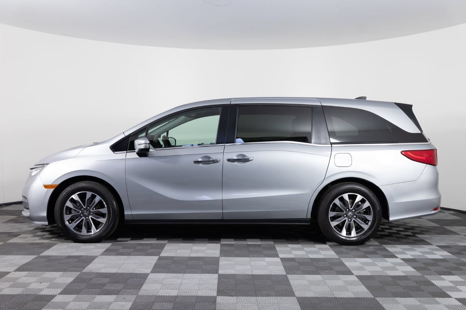 Used 2024 Honda Odyssey EX-L image 3