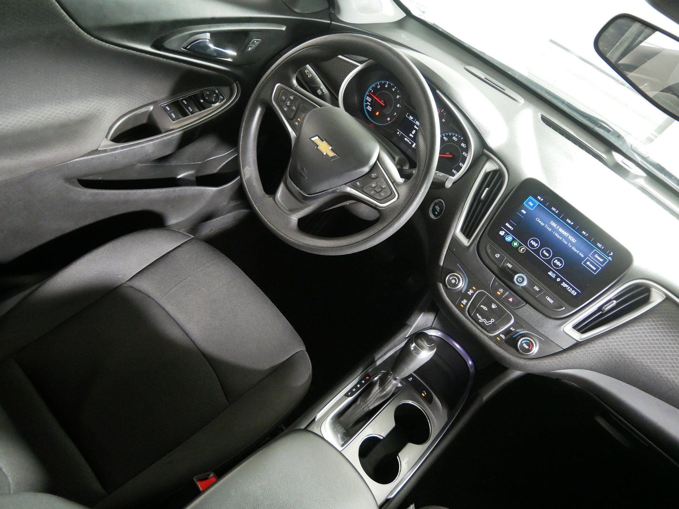 Used 2020 Chevrolet Malibu LS w/ Driver Confidence Package II image 9