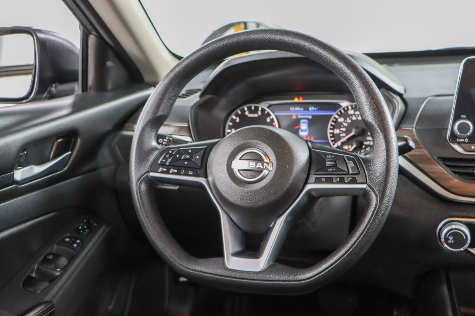 Used 2024 Nissan Altima 2.5 SV image 12