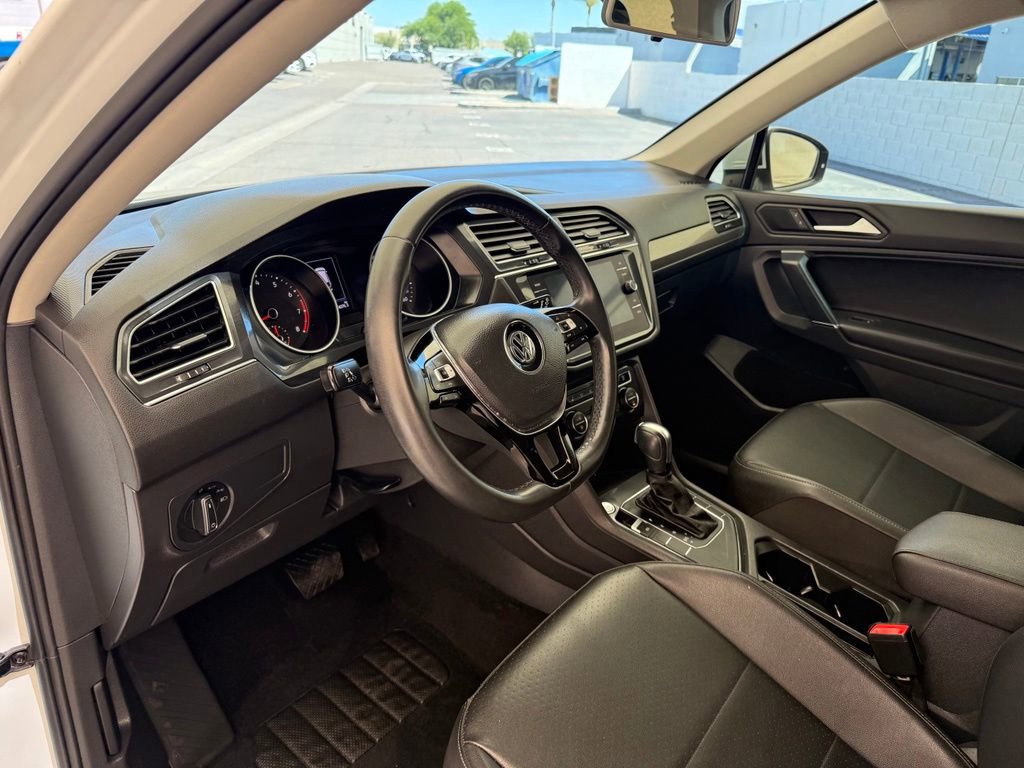 Used 2020 Volkswagen Tiguan SE FWD image 25