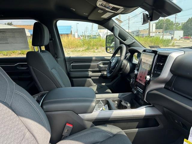 New 2026 RAM 1500 4x4 Crew Cab image 31