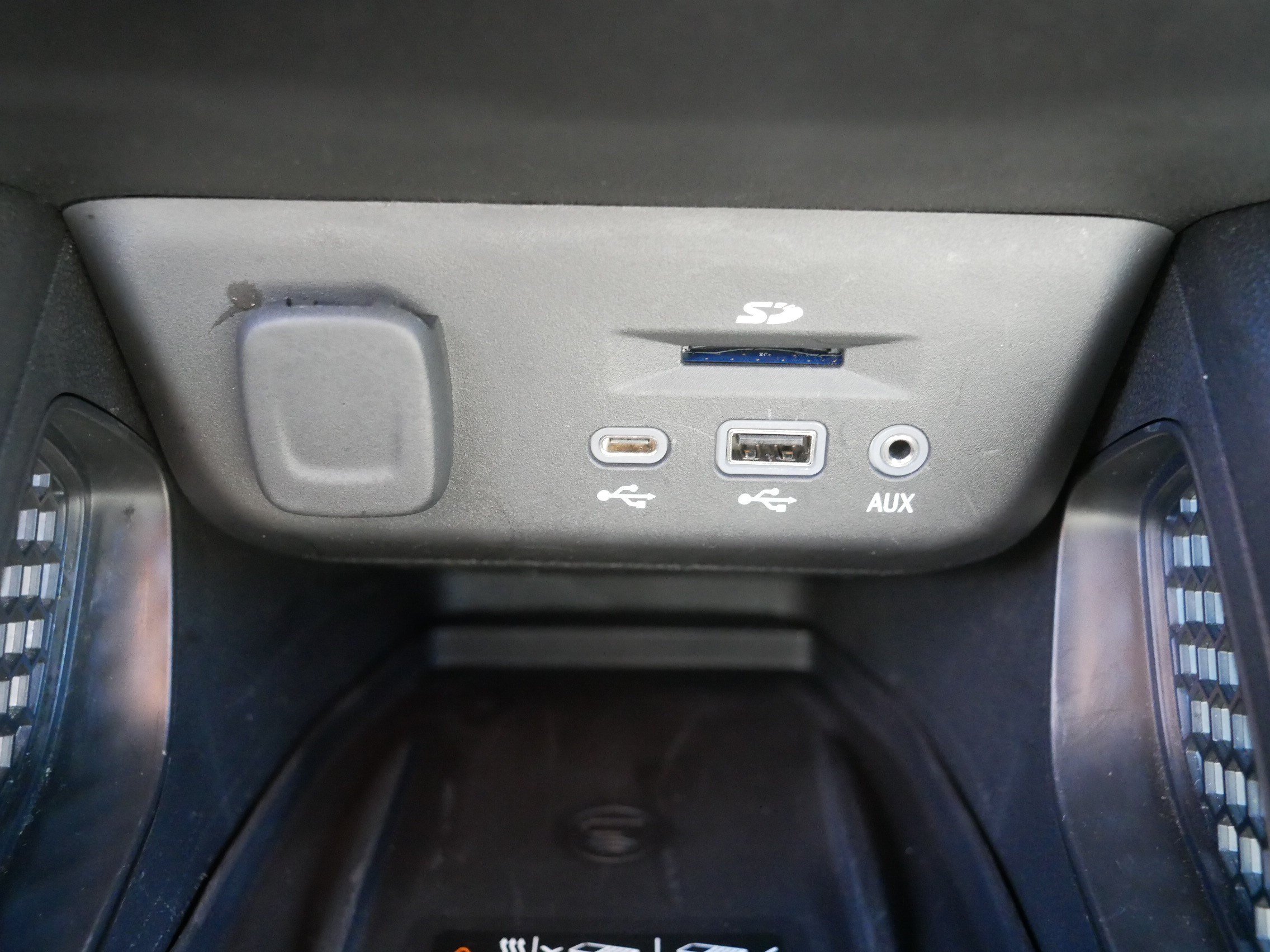 Used 2023 Chevrolet TrailBlazer RS w/ Sun and Liftgate Package AWD/4WD image 33