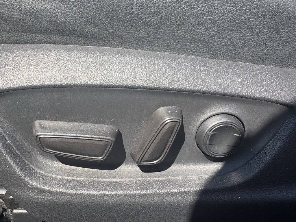 Used 2020 Toyota Camry XSE image 7