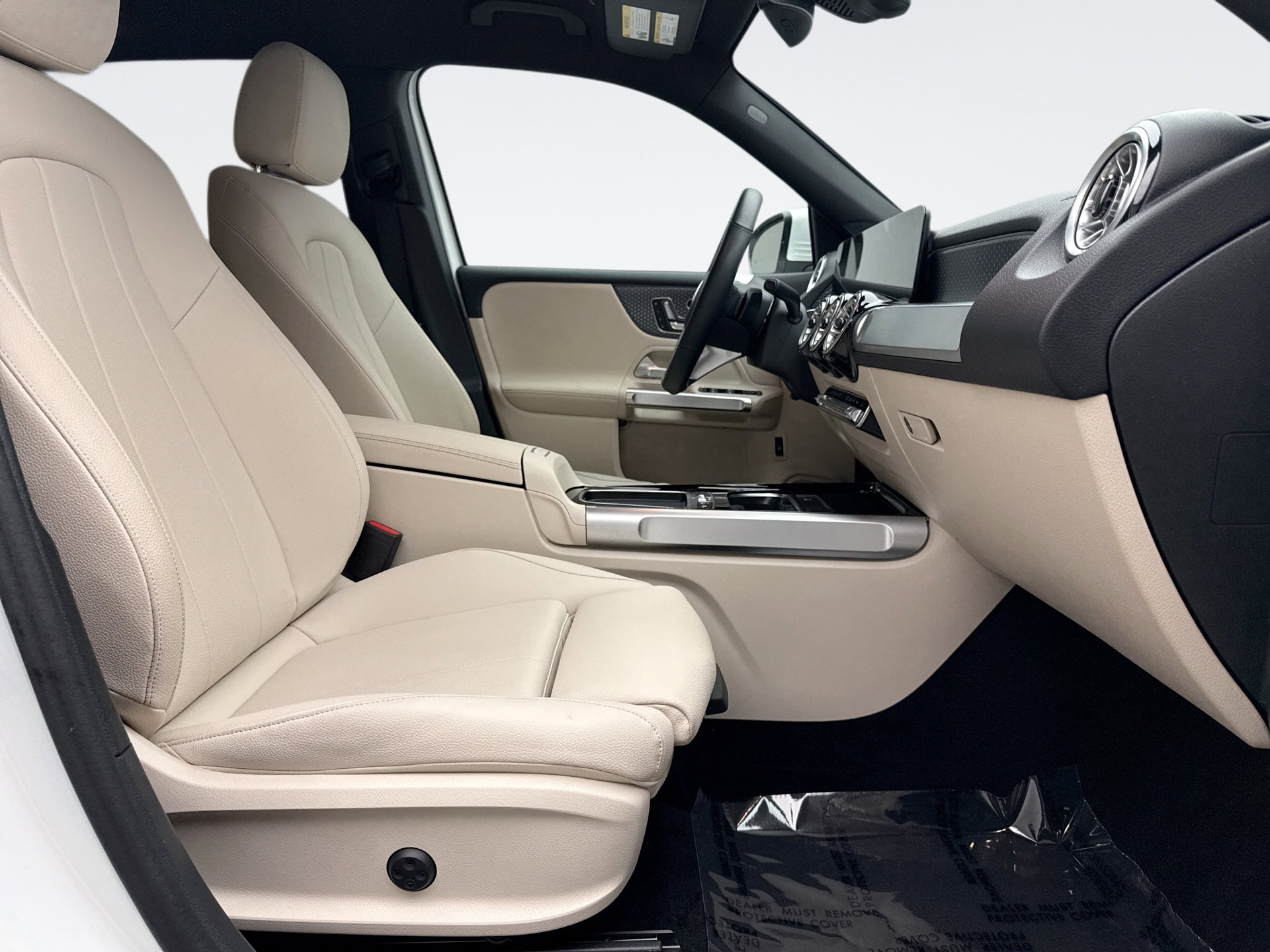 Used 2025 Mercedes-Benz GLB 250 GLB 250 4WD image 16