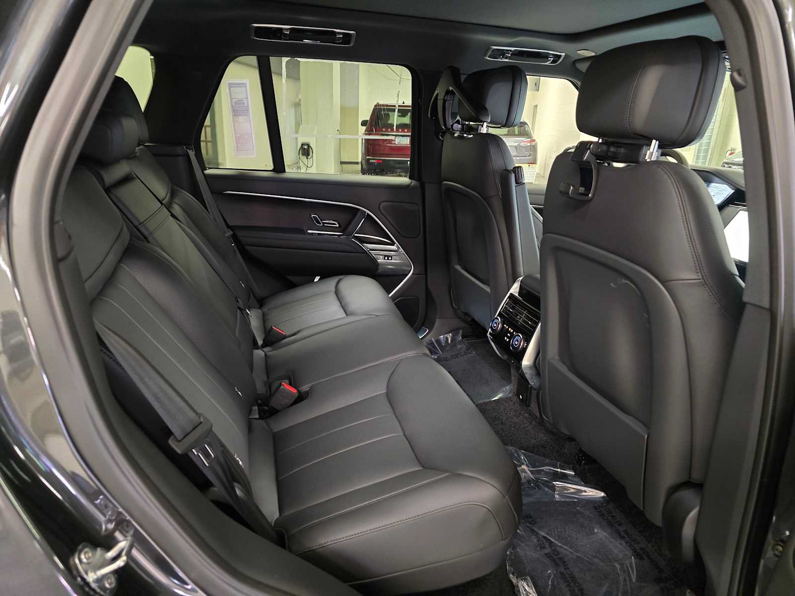 New 2026 Land Rover Range Rover SE AWD/4WD image 13