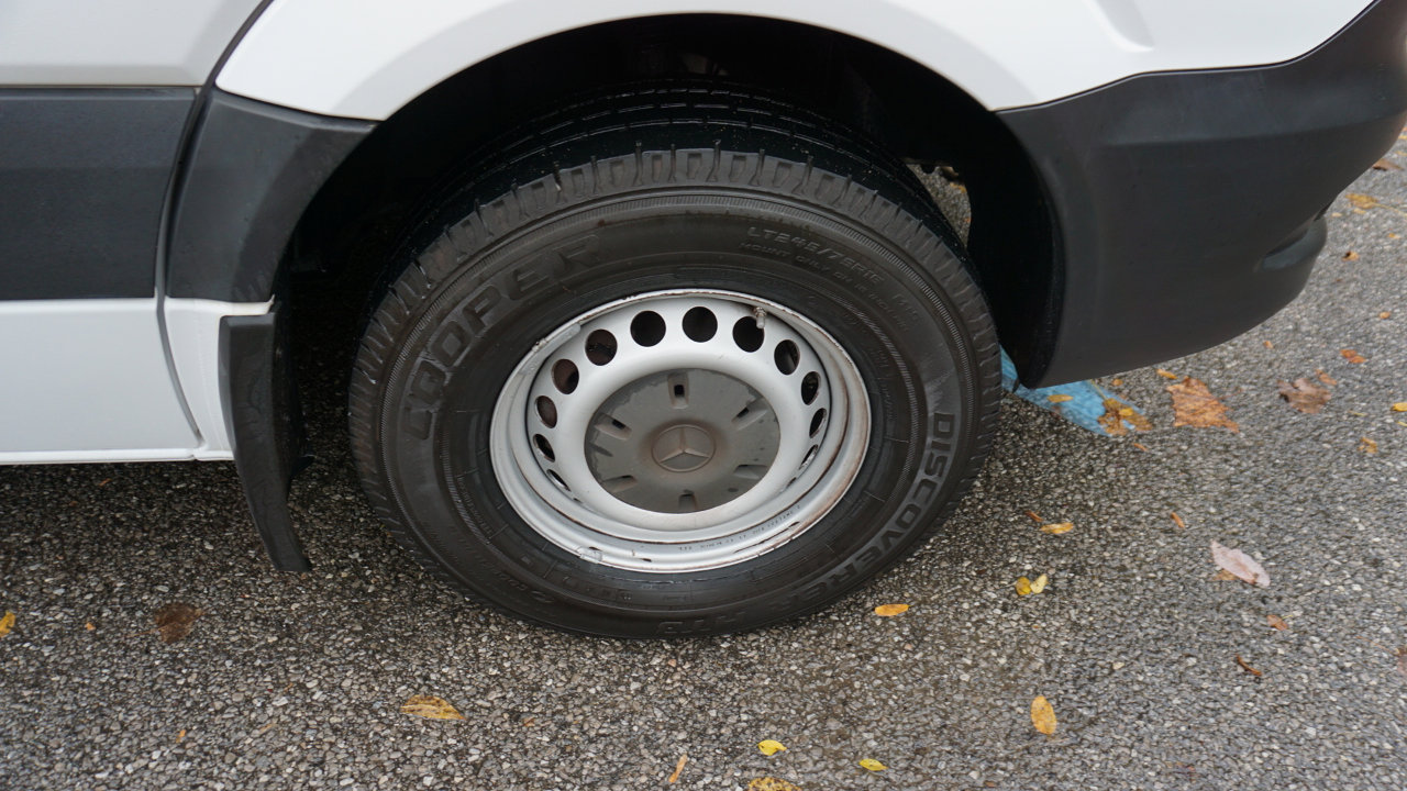 Used 2017 Mercedes-Benz Sprinter 2500 image 12