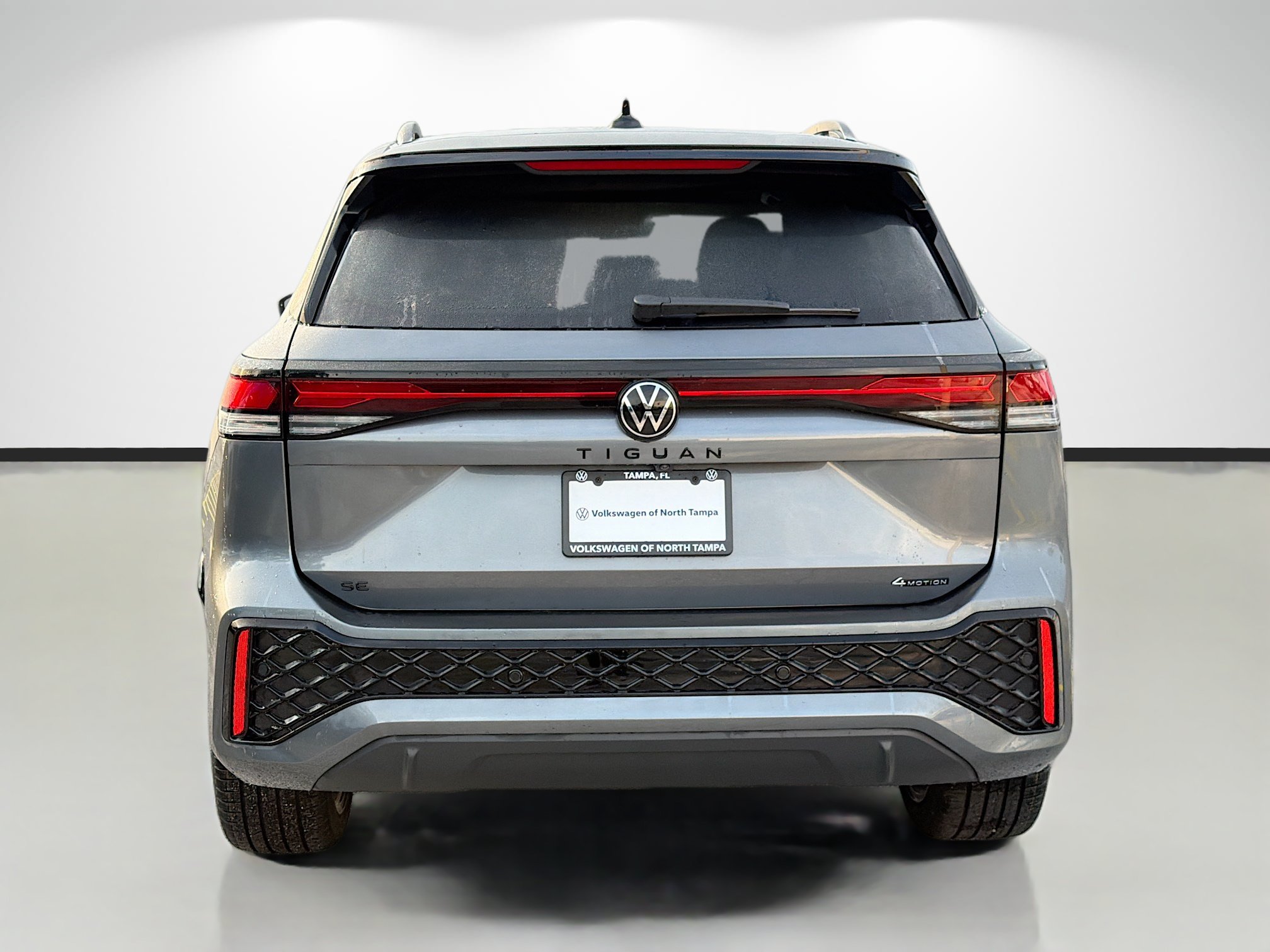 New 2026 Volkswagen Tiguan SE R-Line AWD/4WD image 4
